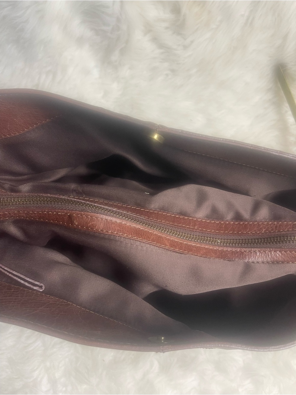 Bolo Leather Brown Medium Shoulder Bag gold tone hardwares. - Picture 13 of 14